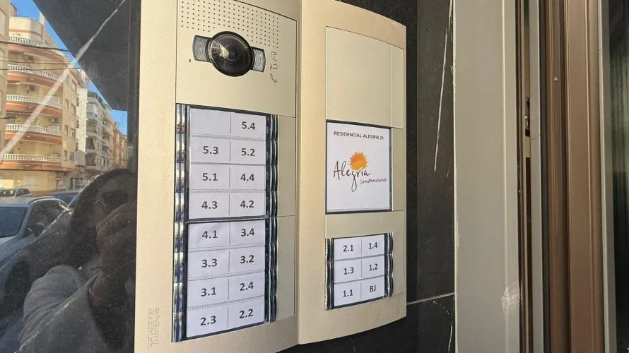 Apartamento de 2 dormitorios en Torrevieja, España No. 615 № 22