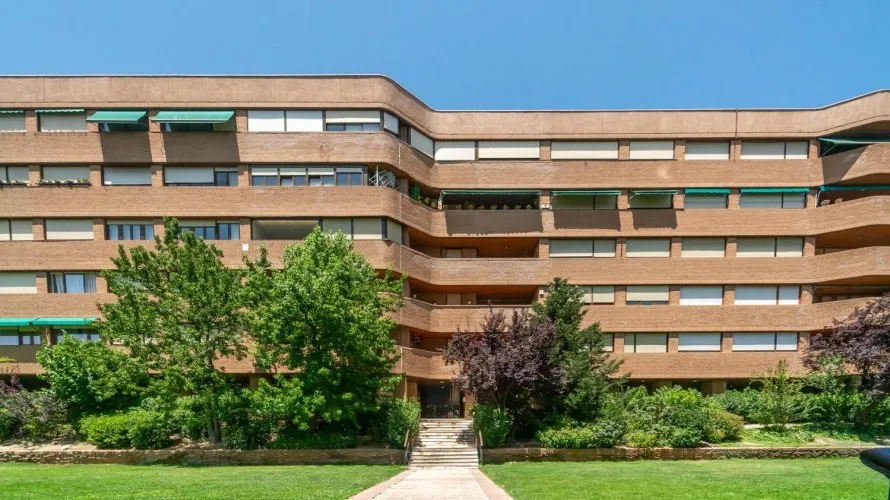 Apartamento de 4 dormitorios en Madrid, España No. 855 № 2