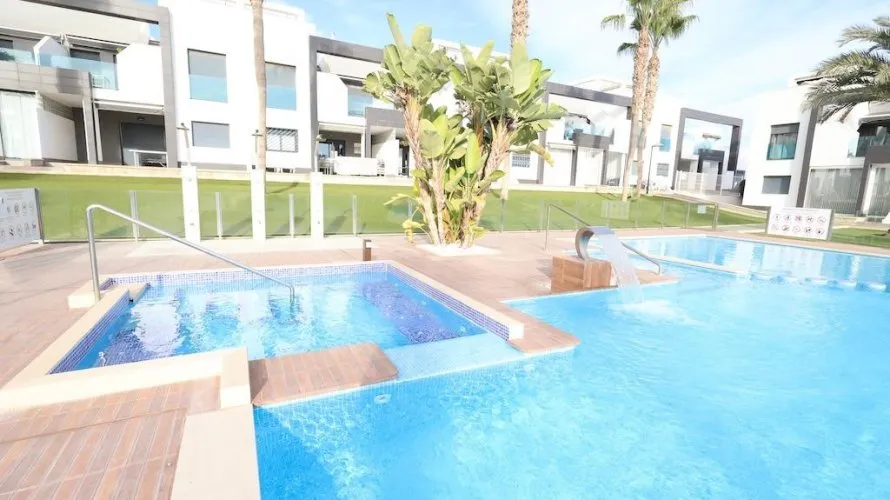Bungalow de 2 dormitorios en La Zenia, España No. 1219 № 19