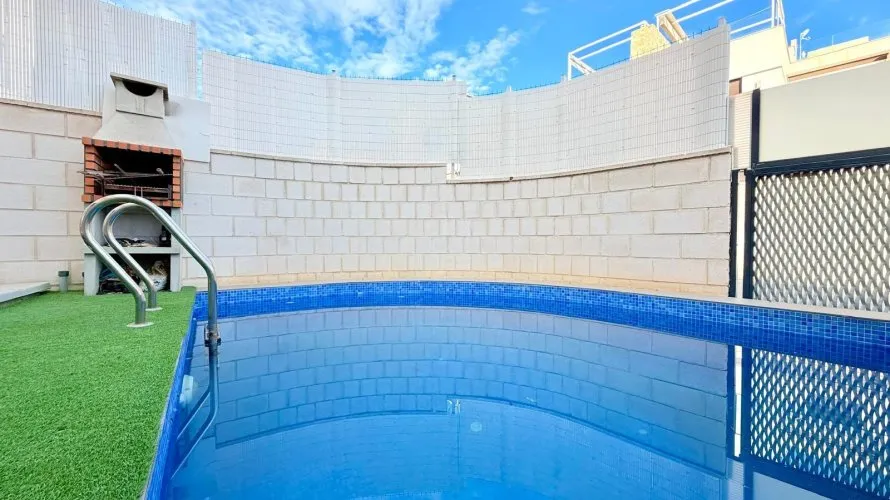 Apartamento de 3 dormitorios en La Florida, España No. 1275 № 3
