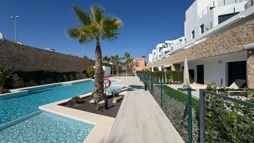 Apartamento de 2 dormitorios en Villamartin, España No. 1251
