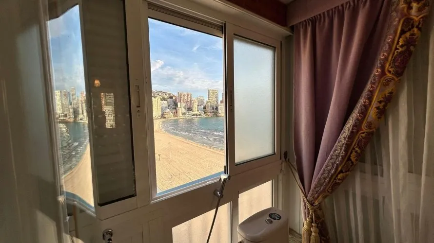 Apartamento de 2 dormitorios en Benidorm, España No. 1032 № 21