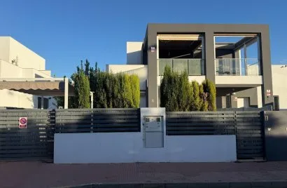 Apartamento de 3 dormitorios en Torrevieja, Spain No. 602