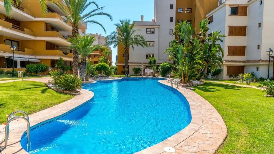 Apartamento de 2 dormitorios en Torrevieja, Spain No. 590 № 25