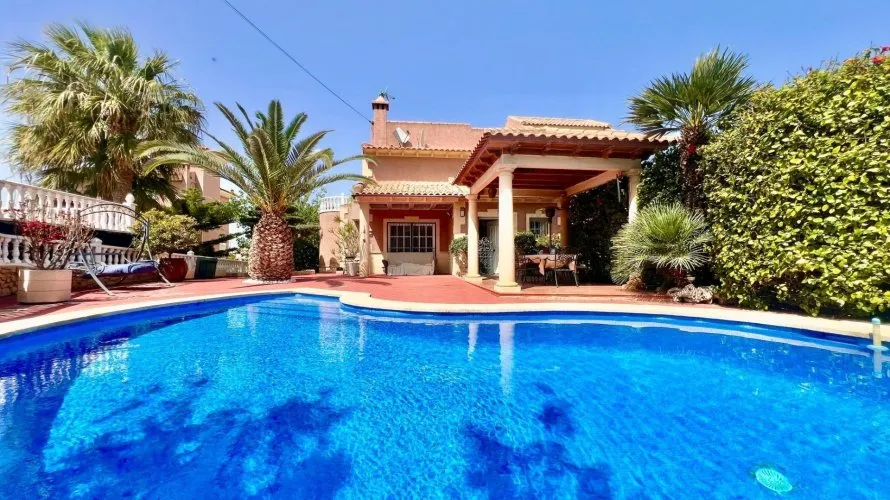 Villa de 3 dormitorios en Torrevieja, España No. 564 № 27