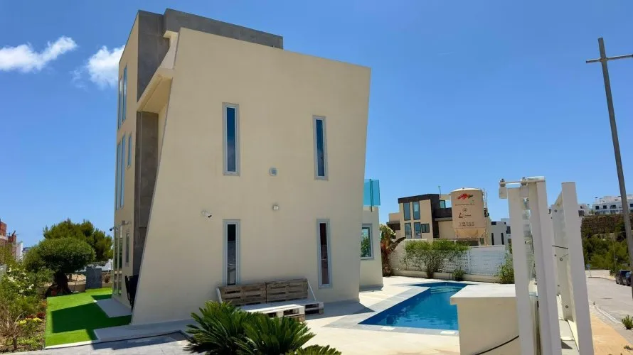 Villa de 3 dormitorios en Finestrat, España No. 968 № 1