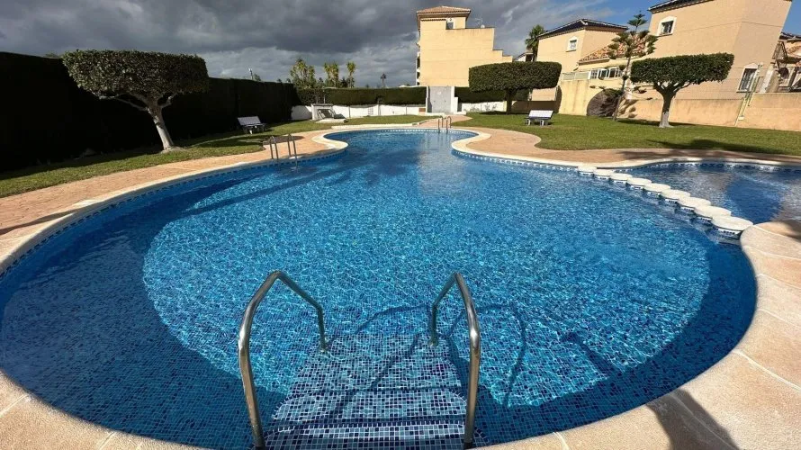 Сasa de 3 dormitorios en La Florida, Spain No. 622 № 2