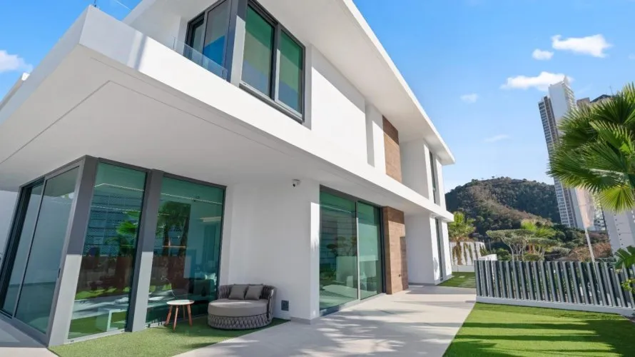Villa de 4 dormitorios en Benidorm, España No. 1328 № 28
