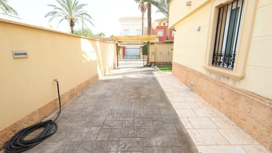 Apartamento de 4 dormitorios en Cabo Roig, España No. 1177 № 28