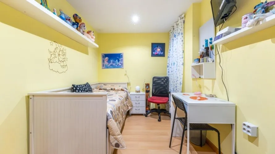 Apartamento de 3 dormitorios en Alicante, España No. 1211 № 2