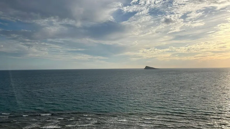 Apartamento de 2 dormitorios en Benidorm, España No. 1032