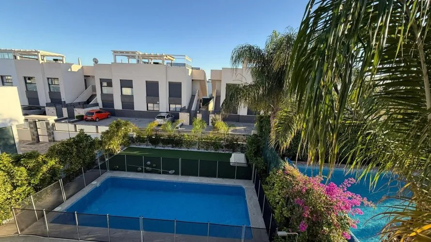 Villa de 3 dormitorios en Ciudad Quesada, España No. 1190