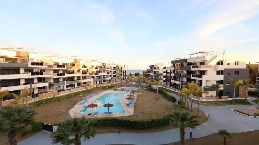 Apartamento de 2 dormitorios en Torrevieja, Spain No. 616 № 23