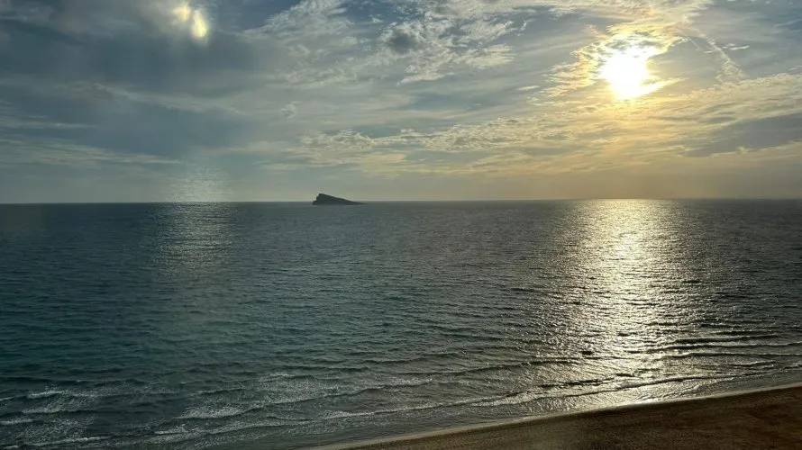 Apartamento de 2 dormitorios en Benidorm, España No. 1032 № 25