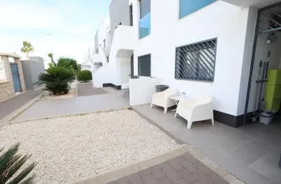Bungalow de 2 dormitorios en La Zenia, España No. 1219