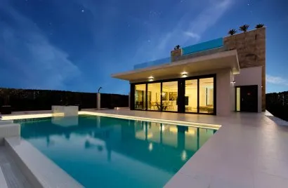 Villa de 4 dormitorios en Campoamor, España No. 999