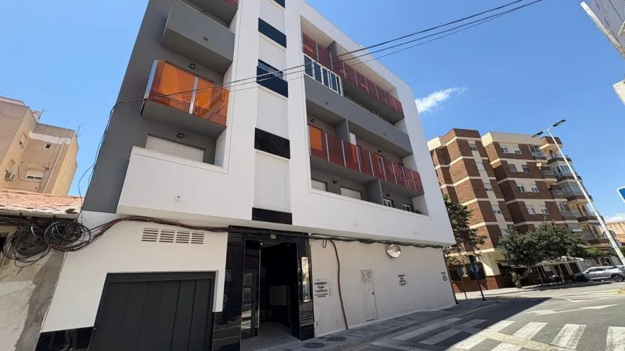 Apartamento de 2 dormitorios en Torrevieja, Spain No. 565 № 11