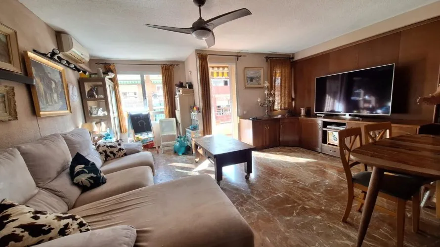 Apartamento de 3 dormitorios en Alicante, Spain No. 599 № 1
