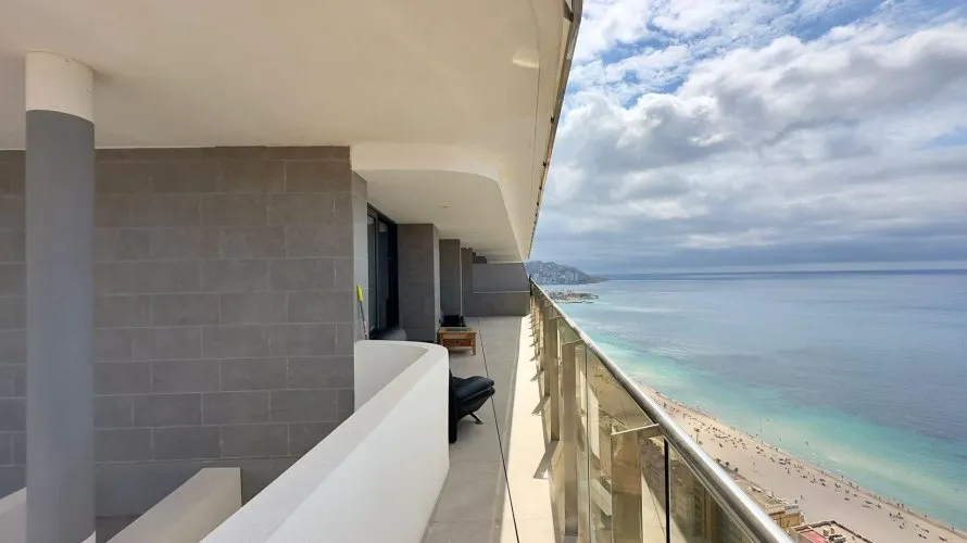 Ático de 3 dormitorios en Benidorm, España No. 964