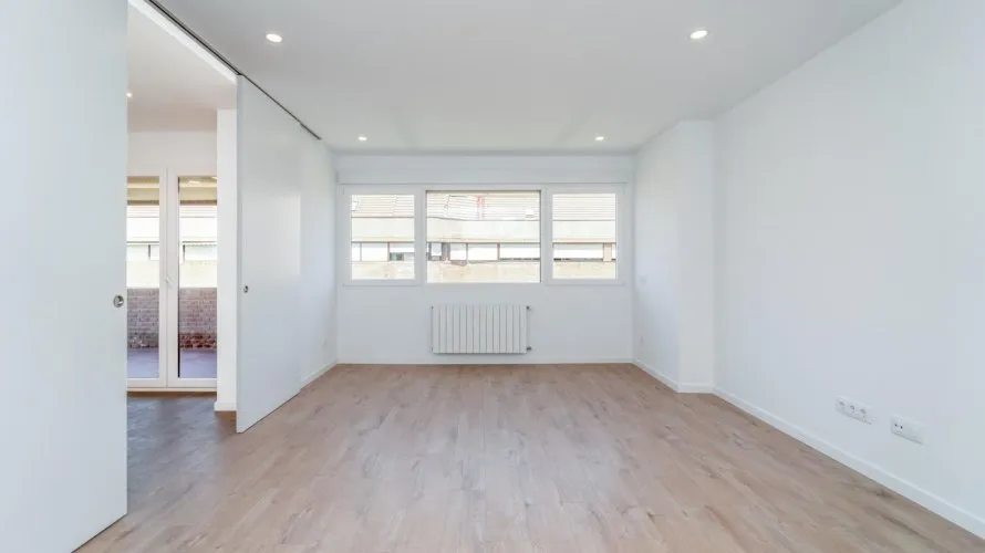 Apartamento de 4 dormitorios en Madrid, España No. 855 № 1