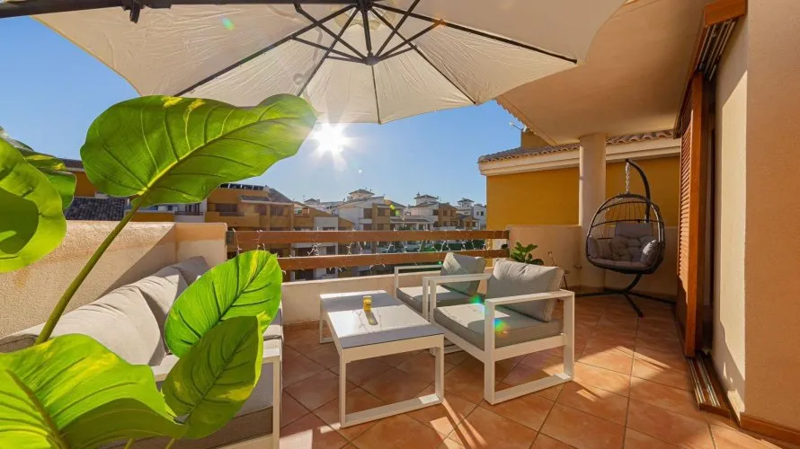 Apartamento de 2 dormitorios en Torrevieja, España No. 939 № 17
