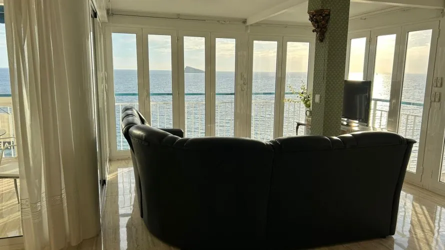 Apartamento de 2 dormitorios en Benidorm, España No. 1032 № 8
