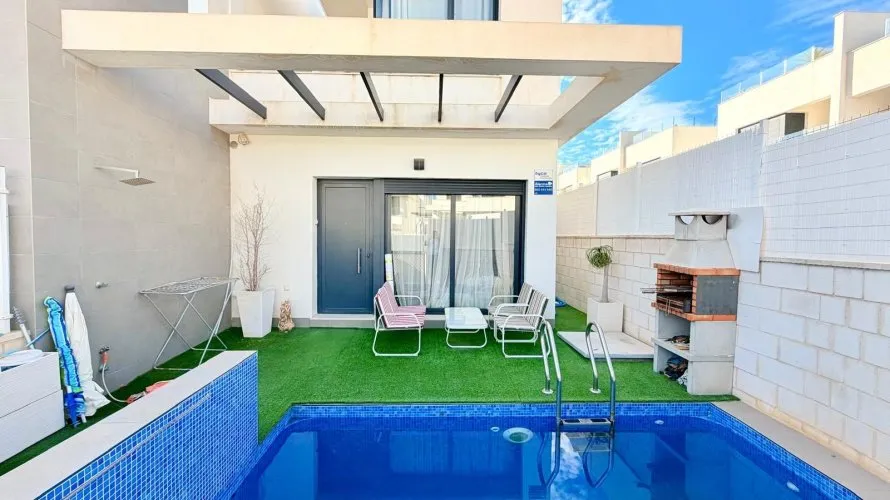 Apartamento de 3 dormitorios en La Florida, España No. 1275 № 1