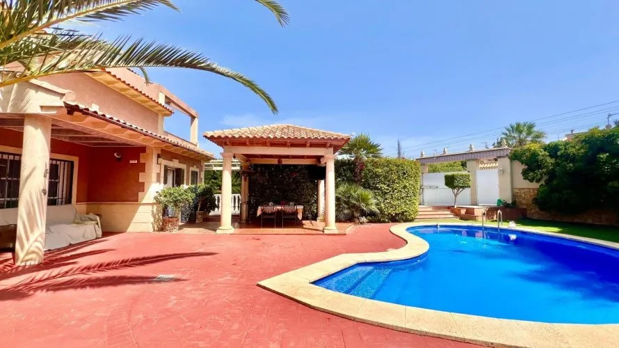 Villa de 3 dormitorios en Torrevieja, España No. 564 № 16