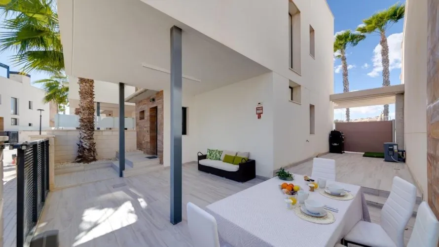 Villa de 3 dormitorios en La Zenia, Spain No. 638 № 3