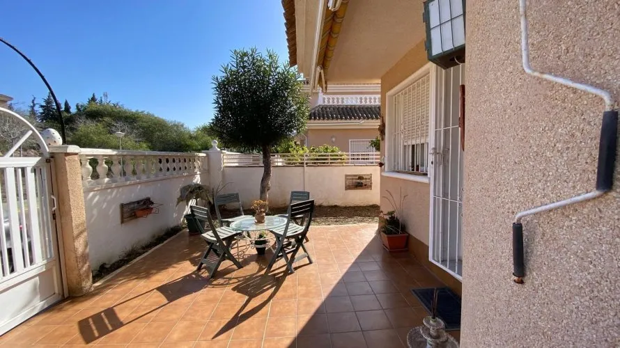 Сasa de 3 dormitorios en Alicante, España No. 1247 № 1