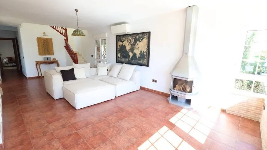 Apartamento de 4 dormitorios en Villamartin, España No. 1129