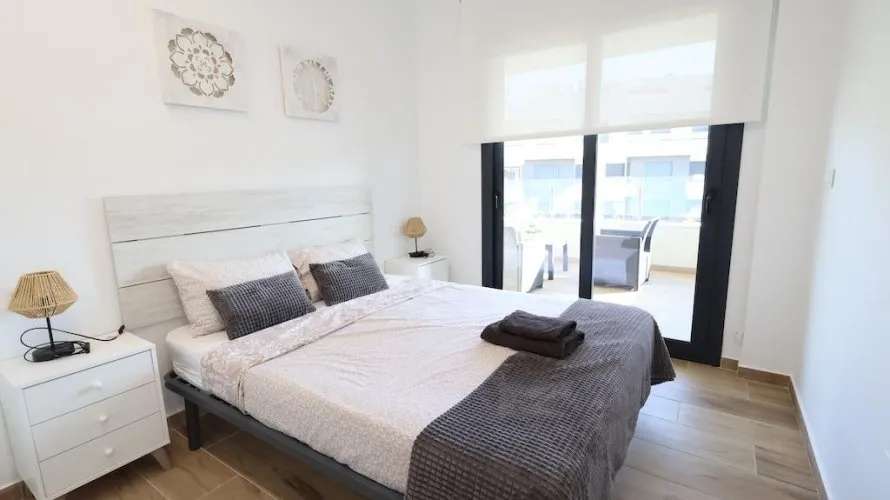 Apartamento de 2 dormitorios en Alicante, España No. 1180 № 11