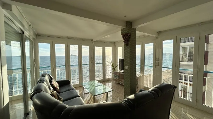 Apartamento de 2 dormitorios en Benidorm, España No. 1032 № 1