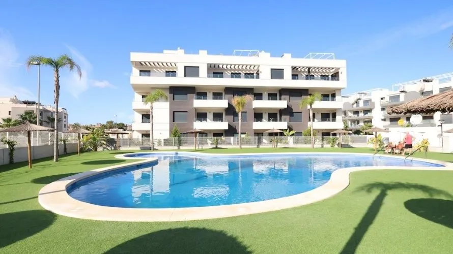 Apartamento de 2 dormitorios en Alicante, España No. 1180