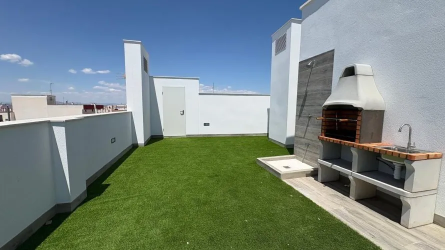 Apartamento de 2 dormitorios en Torrevieja, Spain No. 565 № 2