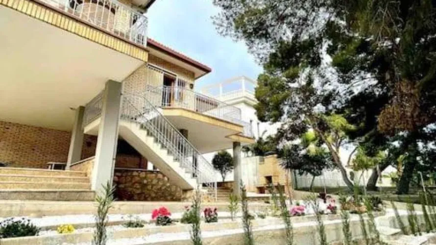 Villa de 4 dormitorios en Campoamor, España No. 971 № 1