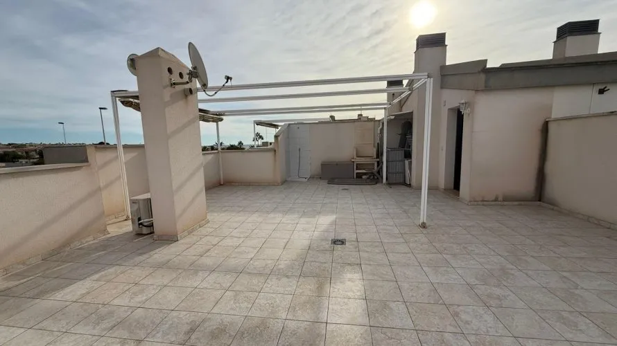 Bungalow de 63m² en Torrevieja, España No. 603 № 2
