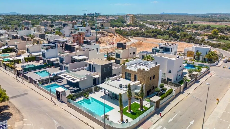Villa de 4 dormitorios en Campoamor, Spain No. 1041 № 2