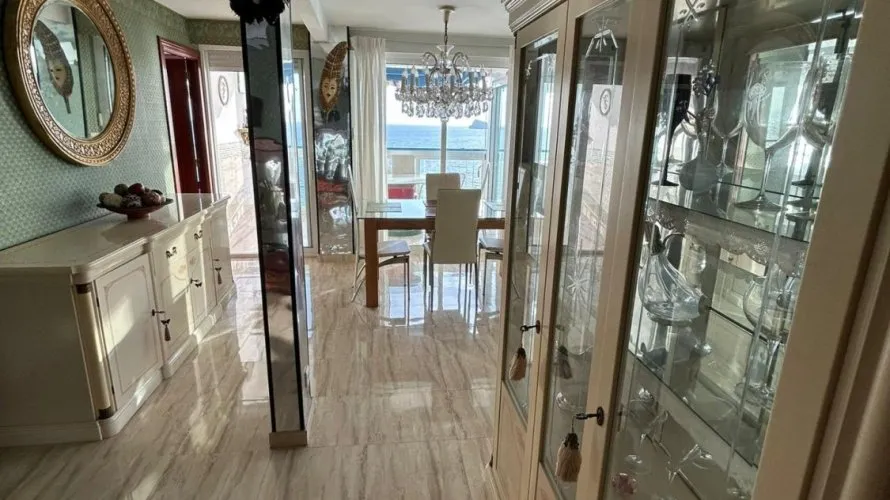 Apartamento de 2 dormitorios en Benidorm, España No. 1032 № 27