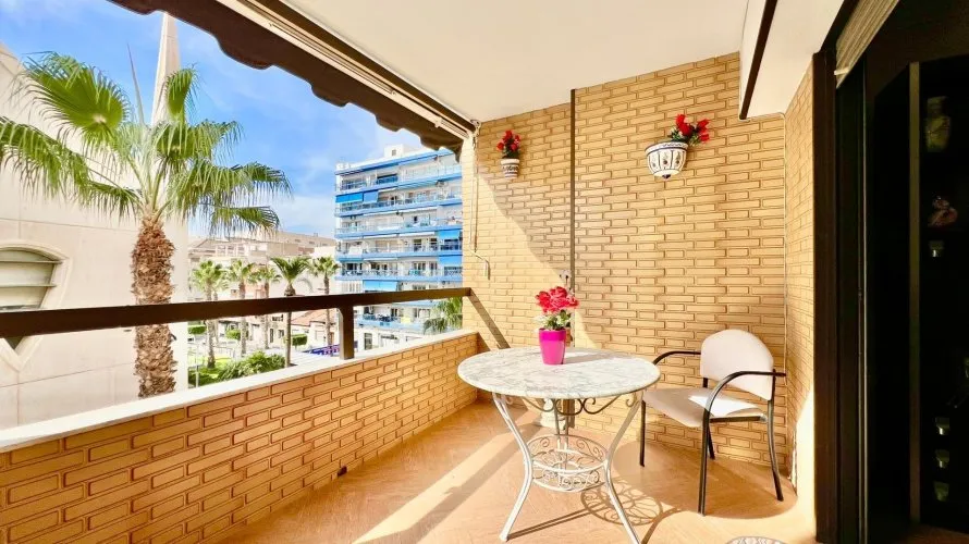 Apartamento de 3 dormitorios en Torrevieja, España No. 593 № 8