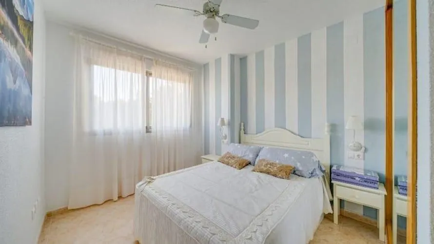Apartamento de 2 dormitorios en Villajoyosa, España No. 1337 № 2
