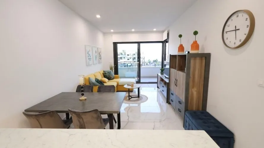 Apartamento de 2 dormitorios en Torrevieja, Spain No. 616 № 12