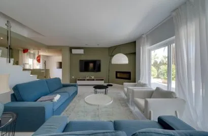 Villa de 4 dormitorios en Albir, España No. 937