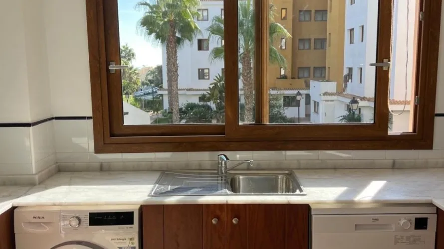 Apartamento de 2 dormitorios en Torrevieja, Spain No. 590 № 14