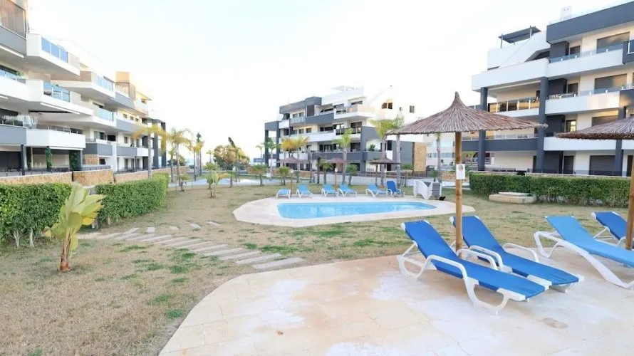 Apartamento de 2 dormitorios en Torrevieja, Spain No. 616 № 25