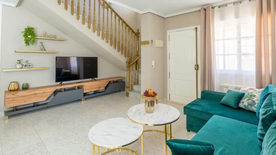 Villa de 3 dormitorios en Torrevieja, Spain No. 610 № 2