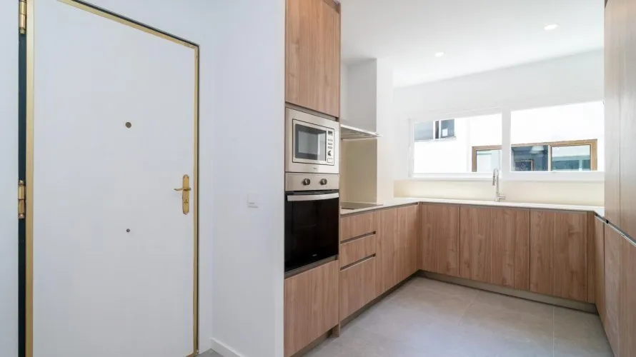 Apartamento de 4 dormitorios en Madrid, España No. 855 № 19
