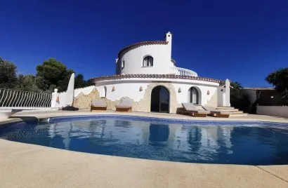 Villa de 4 dormitorios en Benitachell, España No. 1421