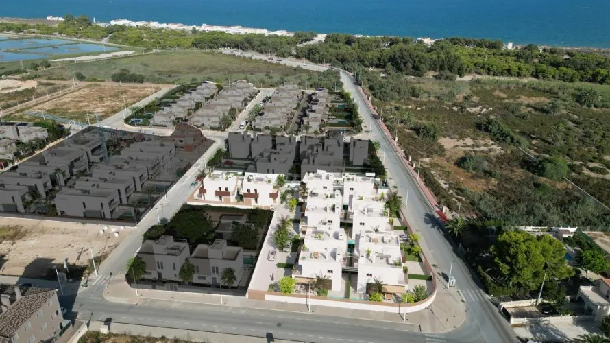Apartamento de 3 dormitorios en La Marina, España No. 1390 № 2