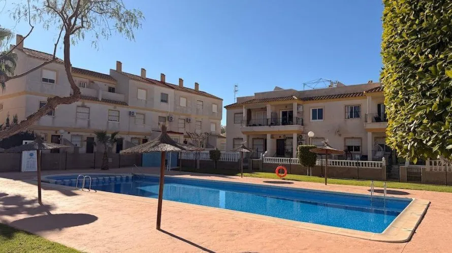 Bungalow de 2 dormitorios en Campoamor, España No. 1564